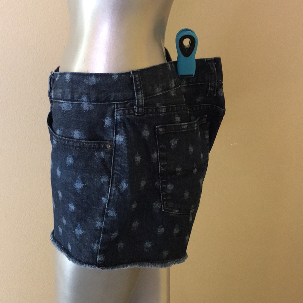 LUCKY BRAND | Riley Short Raw Fringe Hem - Picture 4 of 12